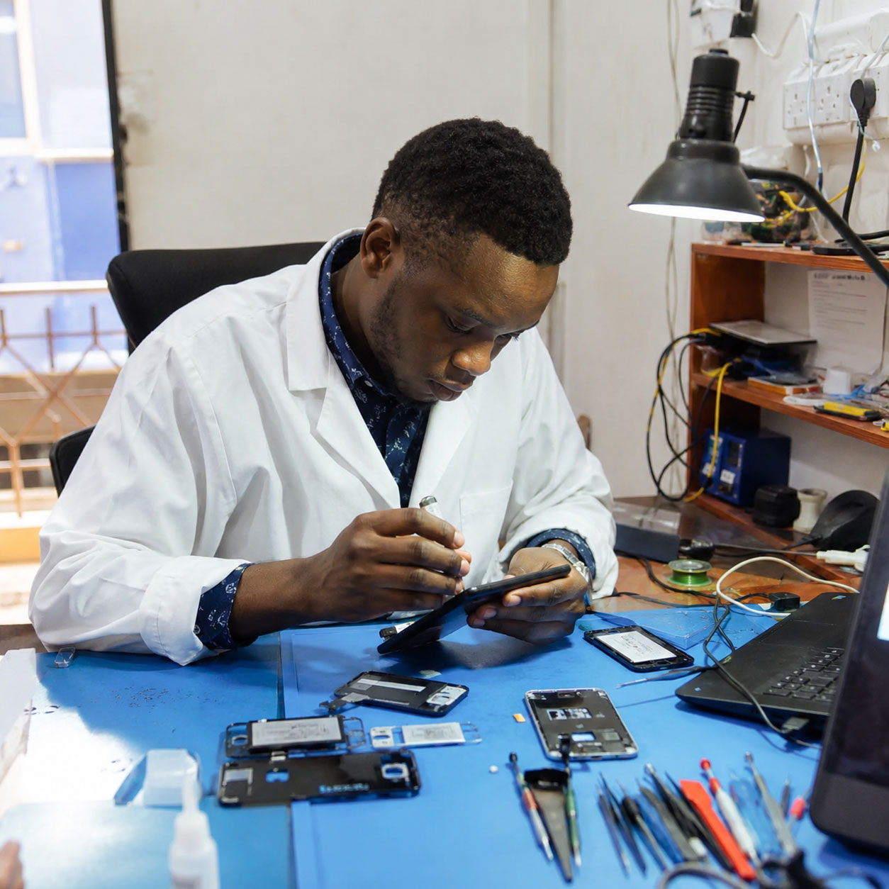 Phone, Laptop and Electronics Repair Shops